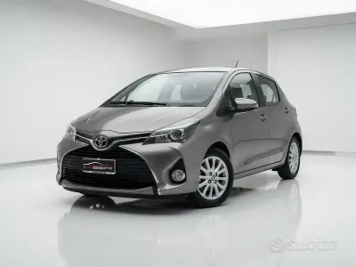 Usata Toyota Yaris Lounge 69 CV (50 kW) 2014 Grigio Utilitaria