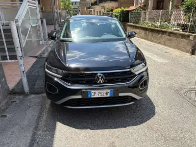 Usata VW T-Roc Life 110 CV (80 kW) 2023 Nero SUV