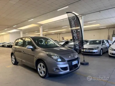 Usata Renault Scénic Dynamique 110 CV (80 kW) 2011 Grigio Monovolume