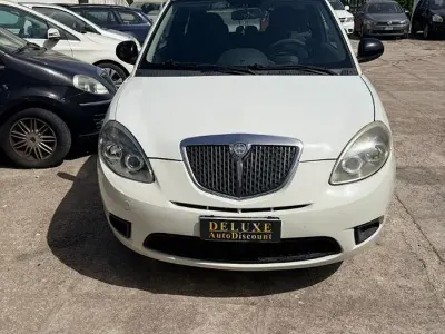 Usata Lancia Ypsilon 60 CV (44 kW) 2010 Bianco Utilitaria