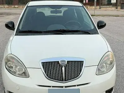 Usata Lancia Ypsilon 69 CV (50 kW) 2011 Bianco Utilitaria