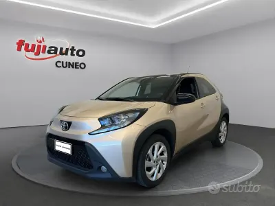Usata Toyota Aygo X Trend 72 CV (52 kW) 2022 Grigio SUV