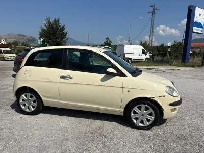 Usata Lancia Ypsilon 69 CV (50 kW) 2004 Beige Utilitaria
