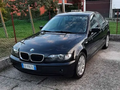 Usata BMW 318 Efficient Dynamics 143 CV (105 kW) 2002 Nero Berlina