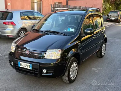 Usata Fiat Panda 4x4 Climbing 69 CV (50 kW) 2011 Nero Utilitaria