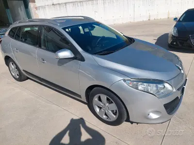 Usata Renault Mégane 110 CV (80 kW) 2010 Grigio Station wagon
