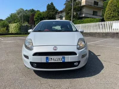 Usata Fiat Grande Punto 69 CV (50 kW) 2012 Bianco Utilitaria
