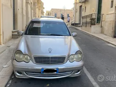 Usata Mercedes C220 150 CV (110 kW) 2005 Grigio Berlina