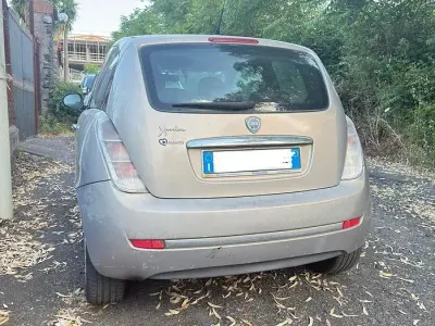 Usata Lancia Ypsilon 75 CV (55 kW) 2011 Grigio Utilitaria