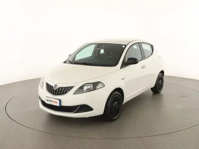 Usata Lancia Ypsilon Silver 70 CV (51 kW) 2021 Bianco Utilitaria