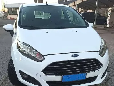 Usata Ford Fiesta Business Edition 80 CV (58 kW) 2013 Bianco Berlina