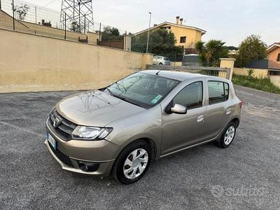 Usata Dacia Sandero Ambiance 90 CV (66 kW) 2016 Marrone Berlina