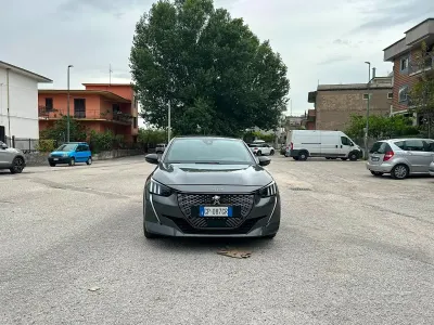 Usata Peugeot 208 GT 101 CV (74 kW) 2023 Grigio Utilitaria