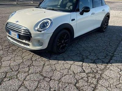 Usata Mini Cooper D Business 116 CV (85 kW) 2015 Beige Utilitaria