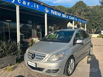 Usata Mercedes B180 Premium 108 CV (79 kW) 2011 Grigio Monovolume