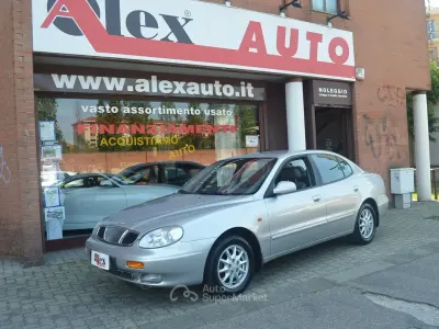 Usata Chevrolet Leganza CDX 136 CV (100 kW) 2000 Argento Berlina