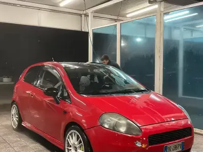 Usata Fiat Grande Punto Dynamic 120 CV (88 kW) 2008 Rosso Utilitaria