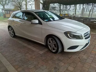 Usata Mercedes A180 109 CV (80 kW) 2014 Bianco Utilitaria