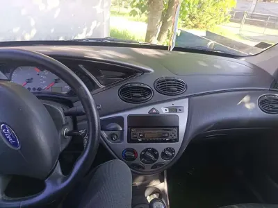 Usado Ford Focus Ghia 116 HP (85 kW) 2002 Sedan