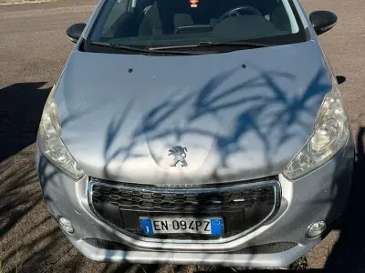Usata Peugeot 208 82 CV (60 kW) 2012 Grigio Utilitaria