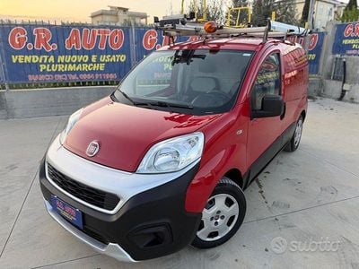 Begagnad Fiat Fiorino 95 HK (69 kW) 2016 Grå Minibuss
