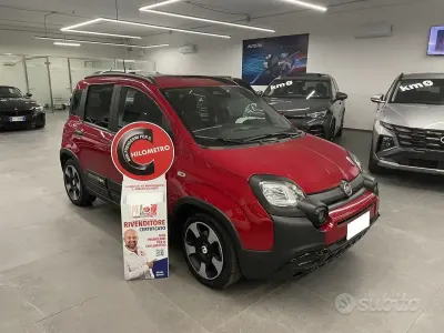 Usata Fiat Panda Cross 69 CV (50 kW) 2025 Rosso Utilitaria
