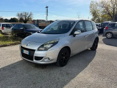 Usata Renault Scénic III Dynamique 110 CV (80 kW) 2010 Grigio Monovolume