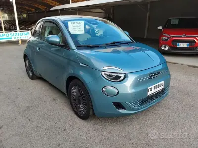 Usata Fiat 500e Icon 42 kW (58 CV) 2021 Bluazzurro Utilitaria
