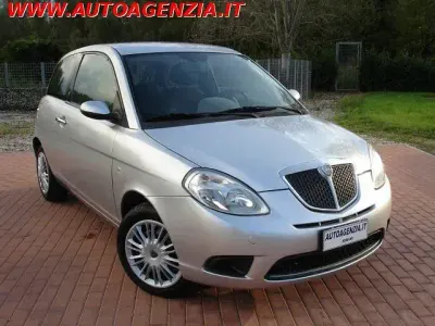 Usata Lancia Ypsilon 75 CV (55 kW) 2008 Grigio Utilitaria