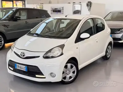 Begagnad Toyota Aygo 68 HK (50 kW) 2012 Vit Halvkombi