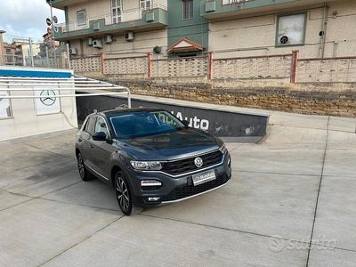 Usata VW T-Roc Style 150 CV (110 kW) 2019 Grigio SUV