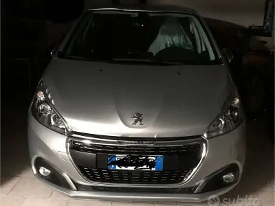 Usata Peugeot 208 Allure 82 CV (60 kW) 2018 Grigio Utilitaria