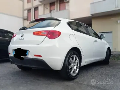 Usata Alfa Romeo Giulietta 109 CV (80 kW) 2014 Bianco Utilitaria
