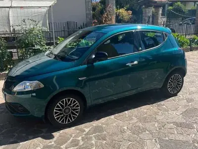 Usata Lancia Ypsilon Gold 69 CV (50 kW) 2018 Utilitaria