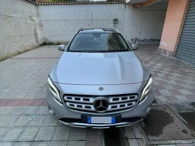 Usata Mercedes GLA200 Premium 184 CV (135 kW) 2019 Grigio SUV