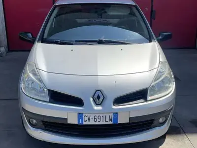 Käytetty Renault Clio II LE 75 HP (55 kW) 2008 Sedan