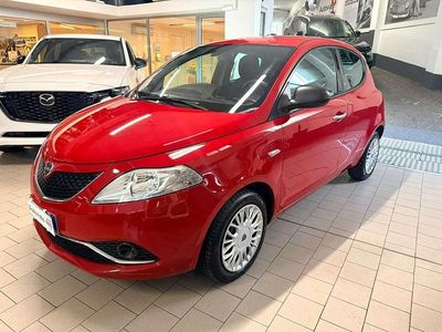 Usata Lancia Ypsilon Silver 69 CV (50 kW) 2017 Rosso Utilitaria