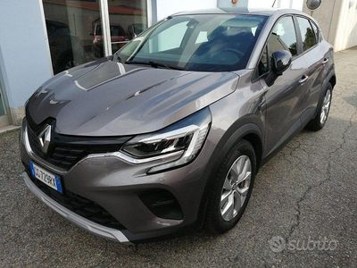 Usata Renault Captur Business 91 CV (66 kW) 2021 Grigio scuro metallizzato SUV