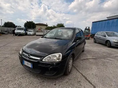 Usata Opel Corsa Cosmo 80 CV (58 kW) 2005 Nero Utilitaria