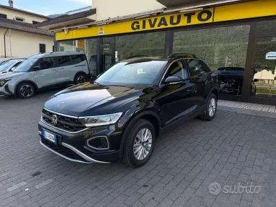 Usata VW T-Roc 150 CV (110 kW) 2023 Nero SUV