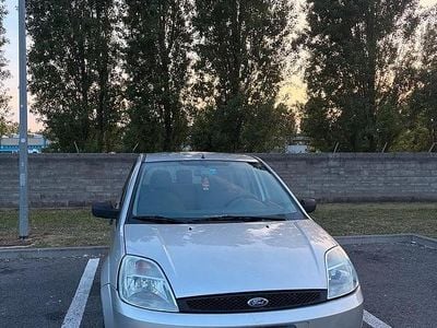 Usata Ford Fiesta 75 CV (55 kW) 2003 Grigio Utilitaria