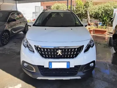 Usata Peugeot 2008 Allure 120 CV (88 kW) 2017 Bianco SUV