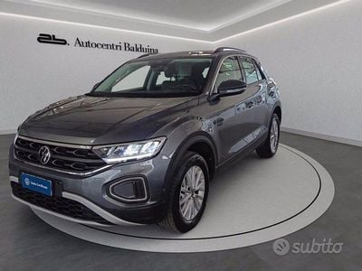 Usata VW T-Roc Style 150 CV (110 kW) 2023 Grigio indyum SUV