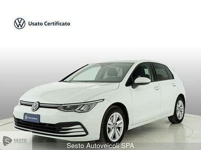 Begagnad VW Golf VIII Life 110 HK (80 kW) 2021 Vit Sedan