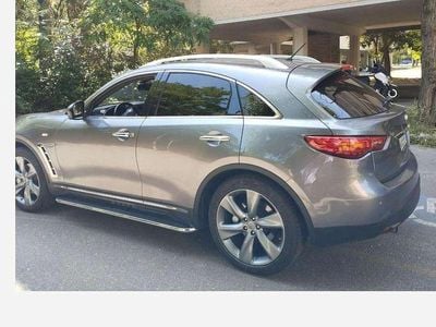 Infiniti QX70
