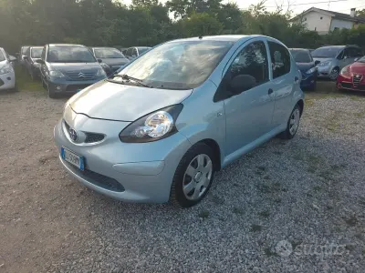 Usata Toyota Aygo Sol 68 CV (50 kW) 2007 Blu Utilitaria