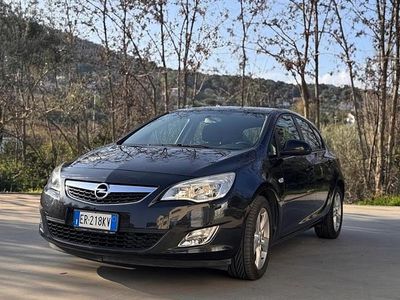 Usata Opel Astra 110 CV (80 kW) 2013 Berlina