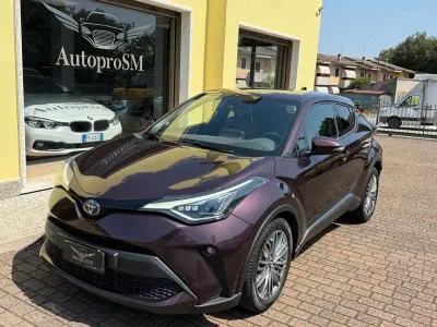 Usata Toyota C-HR Lounge 98 CV (72 kW) 2023 Deep amethyst metallizzato SUV