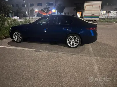 Usata Alfa Romeo Giulia 160 CV (117 kW) 2021 Blu Berlina