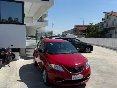 Usata Lancia Ypsilon 69 CV (50 kW) 2017 Rosso Utilitaria